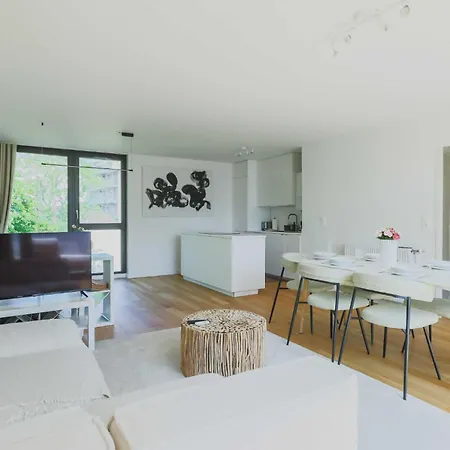Magnificent -2br-6p- Belleville Paryż