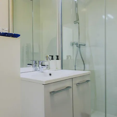 Magnificent -2br-6p- Belleville Lägenhet Paris