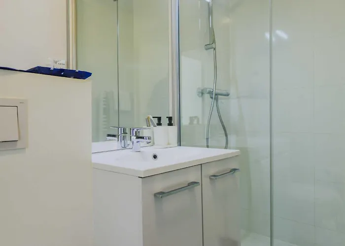 Magnificent -2br-6p- Belleville Apartamento París